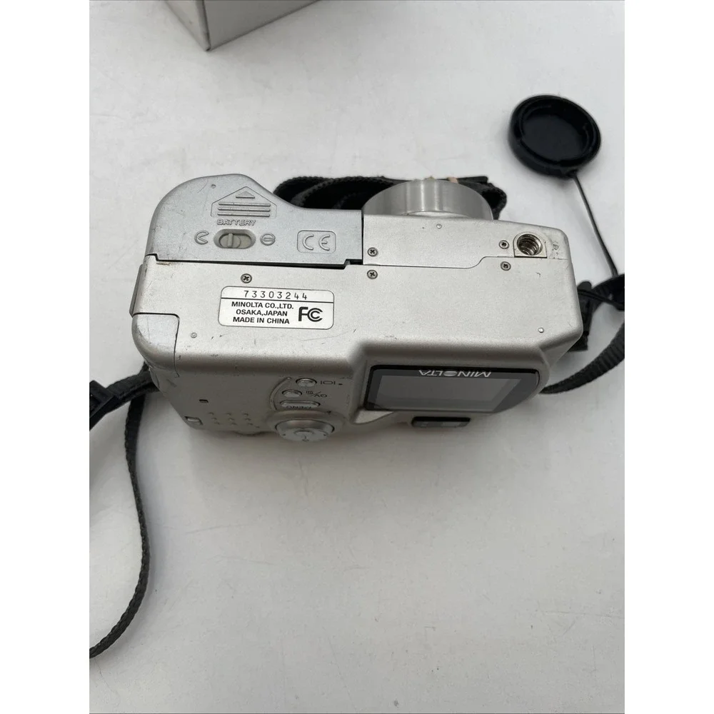 Konica Minolta DiMAGE Xg Digital Camera Silver 5.1-17.1mm Zoom Lens Compact